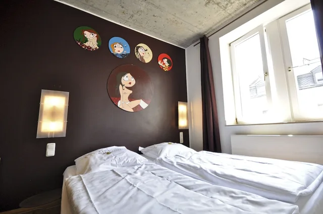 غرفة بسرير مزدوج بحمام خاص، Five Elements Hostel Frankfurt 7/10