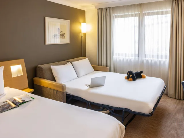 غرفة سوبيريور بسرير كوين، Novotel Bristol Centre 1/10