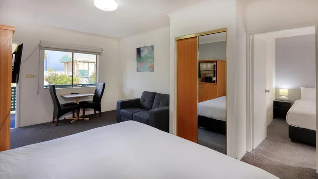 غرفة ديلوكس عائلية بسرير كينج وسريرين منفصلين، Best Western Cattle City Motor Inn 2/6