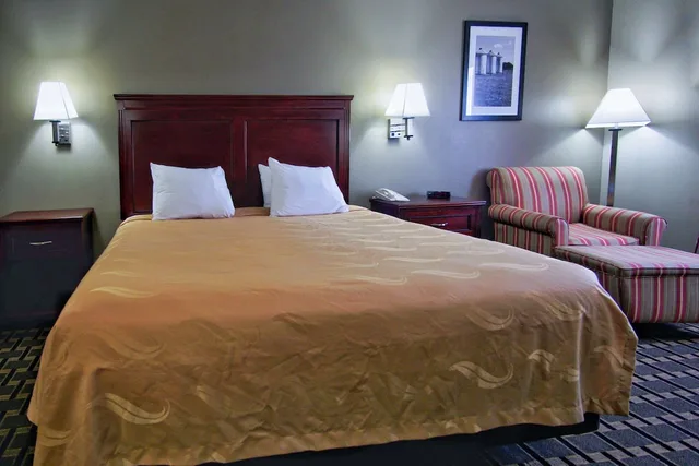 غرفة بسرير كينج لذوي الإعاقة، Quality Inn Moore Oklahoma City 1/1