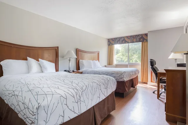 غرفة رباعية بسريرين كوين، Gardentree Hotels Memphis East near I 40 2/4