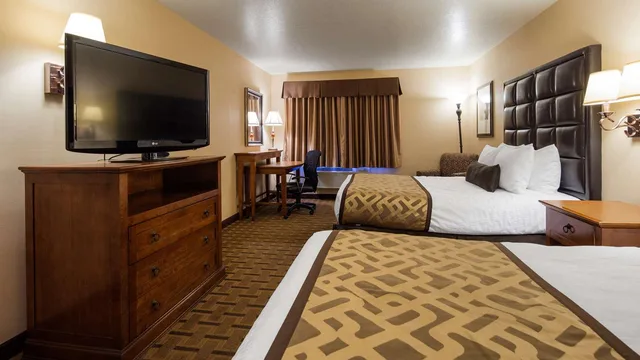 Suite, 2 Queen Beds, Best Western Plus Meridian 1/2