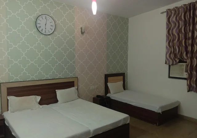 Grand, 3 Beds, Corner, Hotel Aicon Palace 1/2