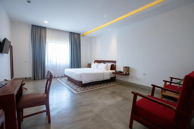 غرفة ديلوكس بسرير مزدوج بإطلالة على المسبح بشرفة، DACO Hotel 4/10