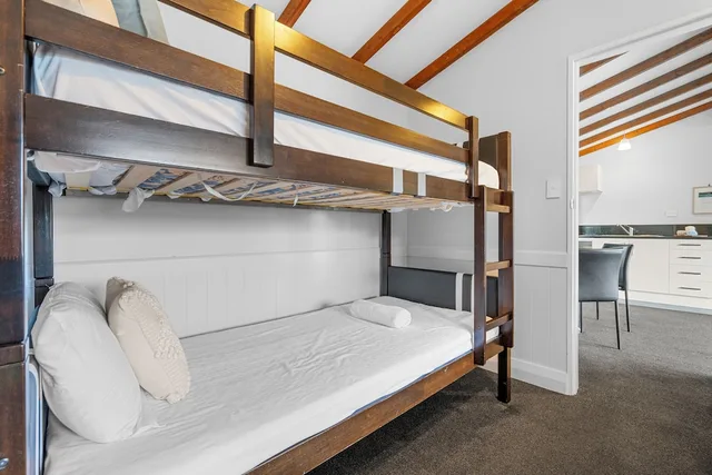 غرفة عائلية بسرير كوين وسريرين منفصلين بغرفة نوم واحدة، Tasman Holiday Parks - Te Anau 2/5