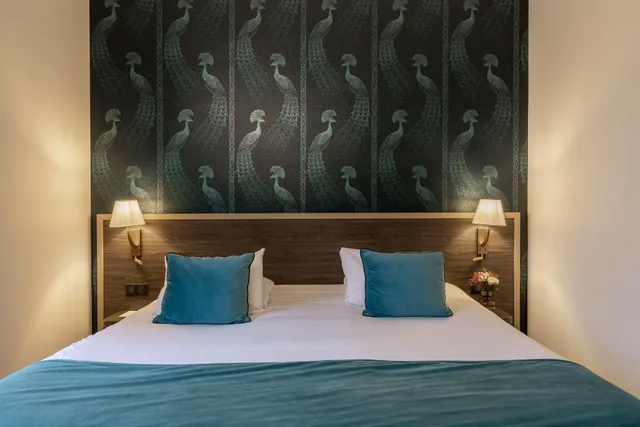 Family, 2 King Beds, Single Bed, Square View, Balcony، Best Western Royal Hotel Caen 4/7