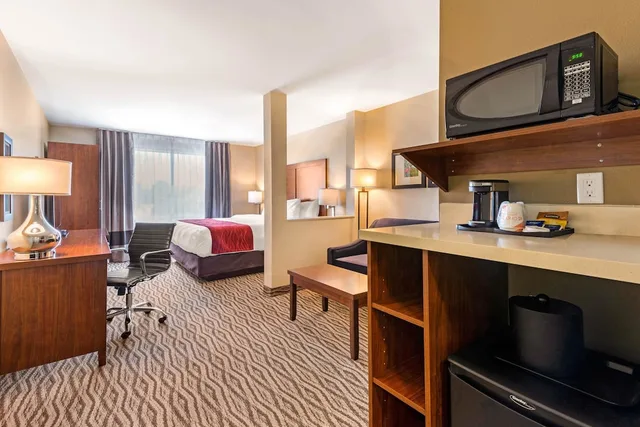 جناح بسرير كينج مع أريكة، Comfort Inn & Suites Bowmanville 7/7