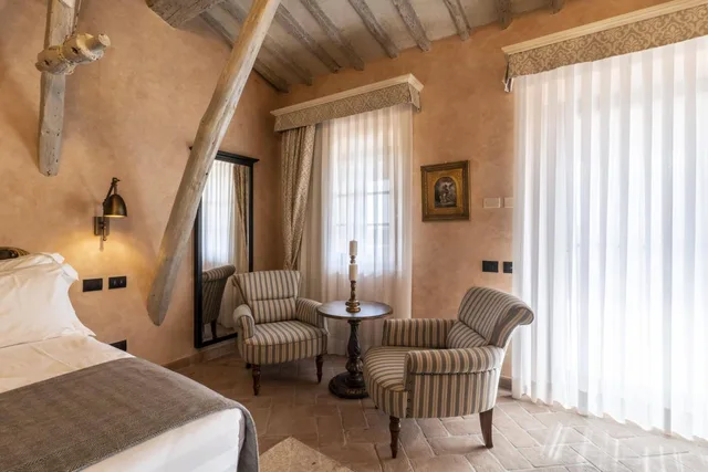 جناح بشرفة، Villa Petriolo 3/5