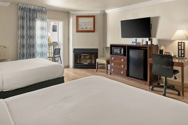 Room, 2 Queen Beds, Cannery Row Inn 5/6