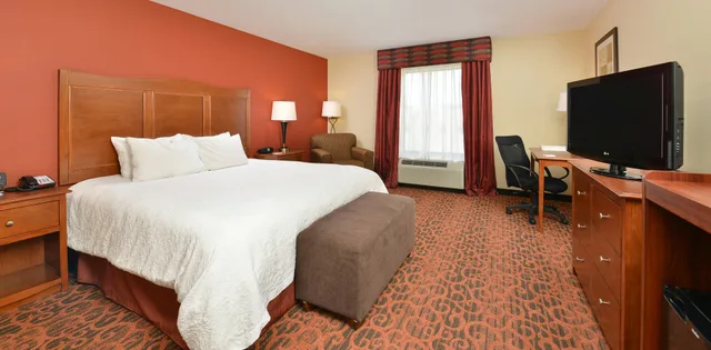 Room, King Bed, Accessible, Hampton Inn Ottumwa 1/3