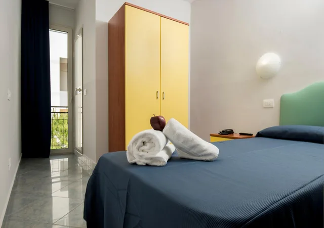 غرفة مفردة، Hotel Scarlet 1/4