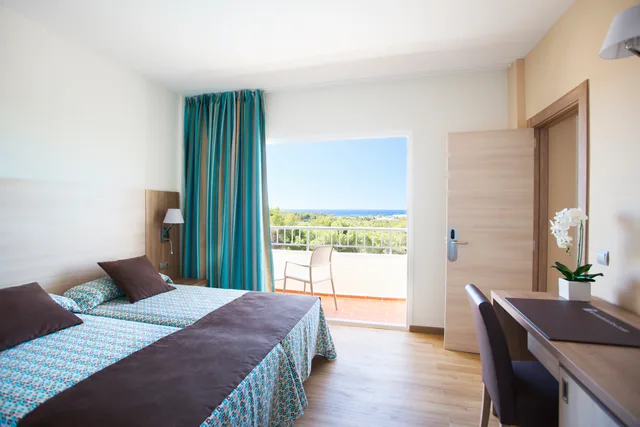 غرفة بريميوم عائلية بإطلالة على المسبح، Invisa Ereso - All Inclusive 1/3