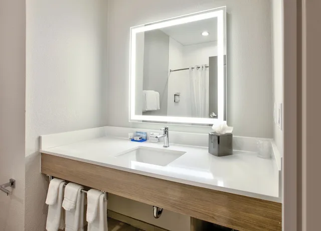 Suite, 2 Queen Beds, Living Area, Holiday Inn Express Amp Suites North Dallas At Preston 5/5