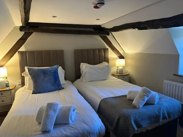 Room, Double or Twin Bed, Bath and Shower، The Plough Bed and Breakfast 1/3