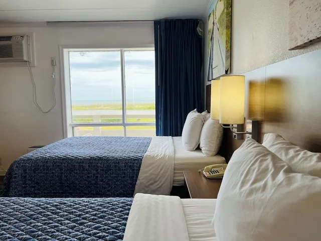 Room, 2 Double Beds, Street View، Mariner Inn And Suites 4/4