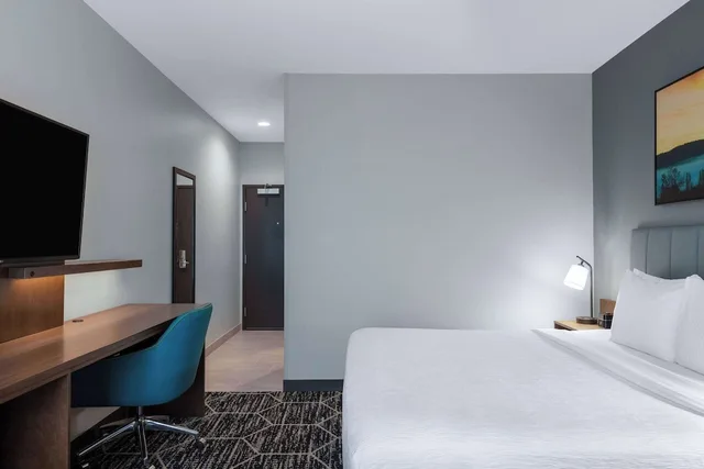 غرفة بسرير كينج، La Quinta Inn and Suites by Wyndham Centralia 4/10