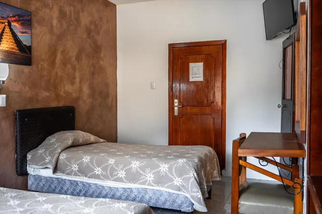 غرفة بسريرين منفصلين بإطلالة على المسبح، SUITE HOTEL MARIA DE LA LUZ 2/6