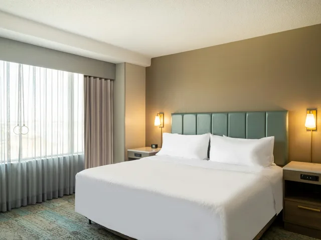 جناح بسرير كينج بإطلالة على النهر لذوي الإعاقة، Homewood Suites by Hilton Toledo Downtown 1/4