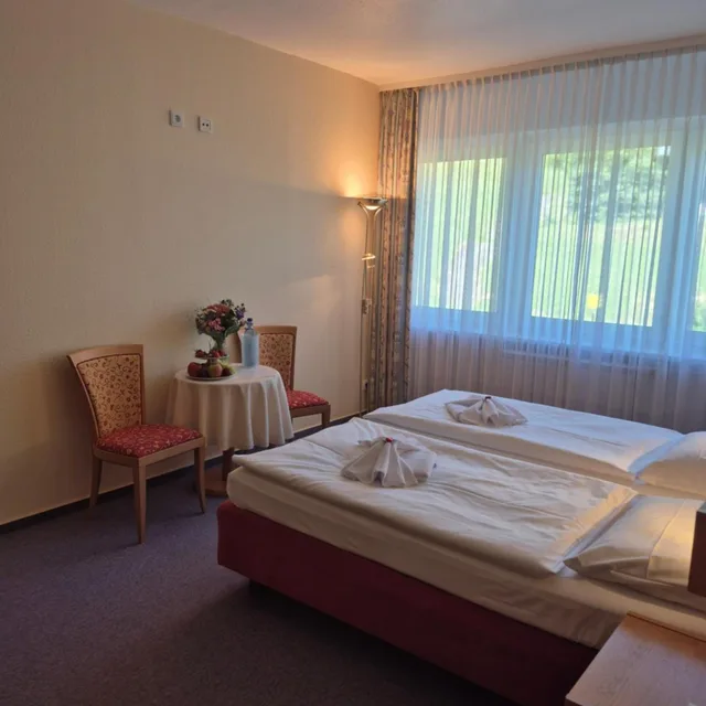 غرفة عائلية بسرير كينج بشرفة، PANORAMA HOTEL OBERWIESENTHAL 2/3