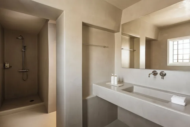 استوديو بسرير كينج وسرير فردي بشرفة بغرفتي نوم مع أريكة، Aqua Luxury Suites 8/8