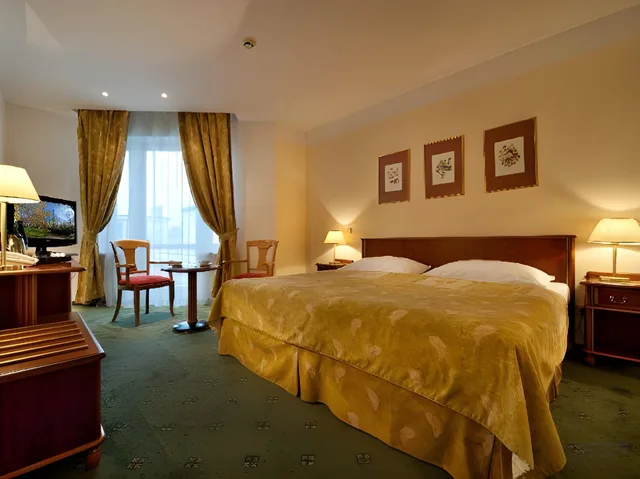 جناح بسرير فردي وسريرين كوين، Ea Hotel Rokoko 1/1