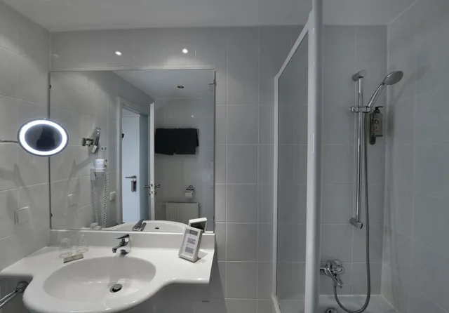غرفة كومفورت بسريرين منفصلين مع أريكة، Hotel BIRGIT Berlin Mitte 5/7