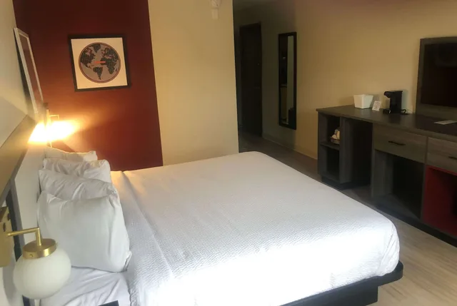Renovated, King Bed, Accessible، Ramada by Wyndham Allentown/Bethlehem 3/4