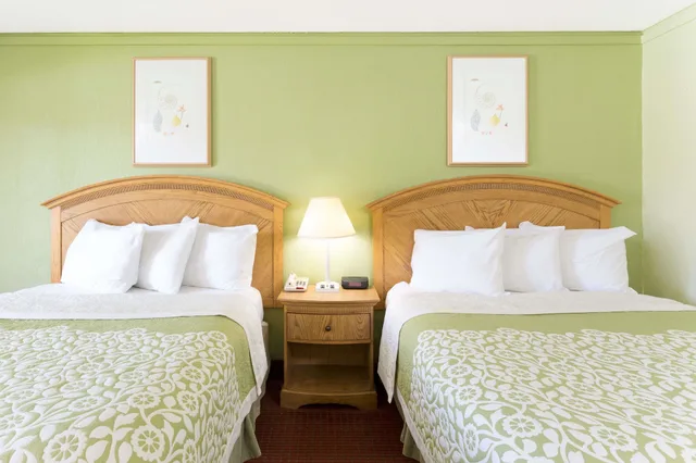 غرفة قياسية بسريرين كوين، Days Inn By Wyndham Washington 3/6