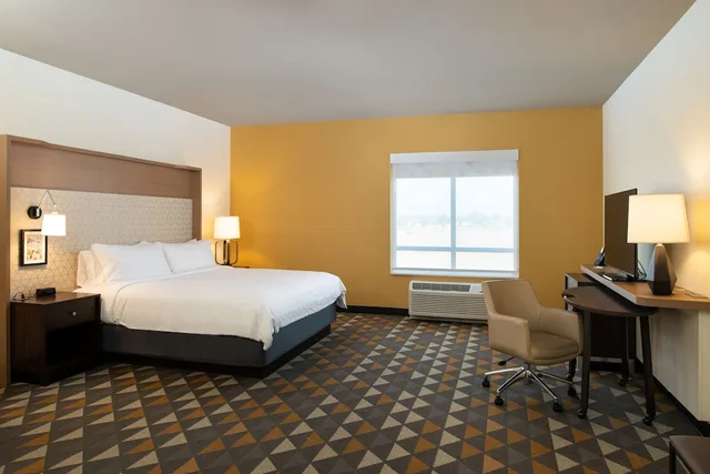 غرفة قياسية بسرير كينج لذوي الإعاقة، Holiday Inn Suites Idaho Falls 1/5