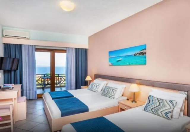 غرفة ثلاثية، Palladium Hotel 1/1
