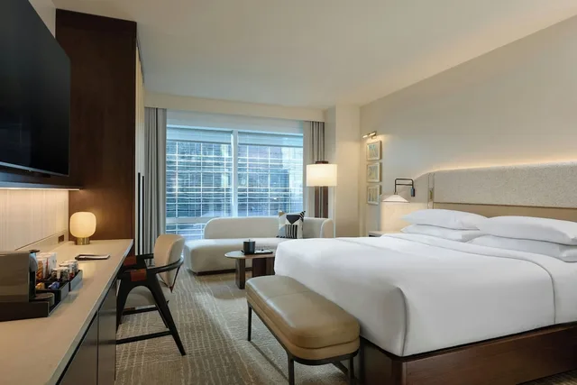 Deluxe, King Bed, W Atlanta Downtown 2/10
