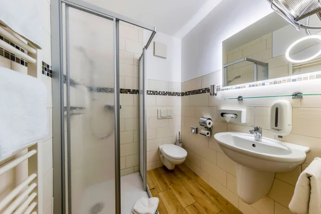 غرفة قياسية بسرير كينج، Land gut Hotel Hermann 4/4