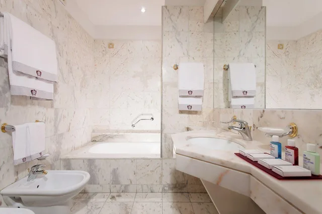 جناح جونيور، GRAND HOTEL TRENTO 8/8