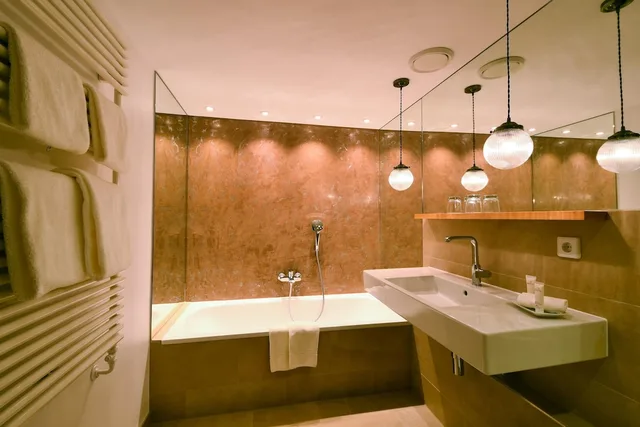 شقة بسرير كينج وسرير فردي مع أريكة، Hotel Adler Asperg 8/9