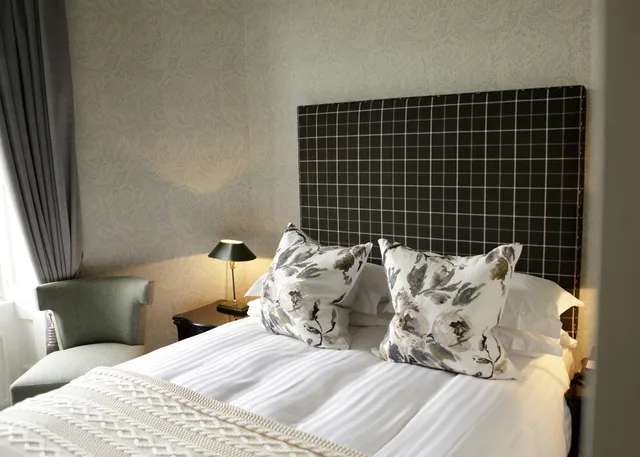 Petite, Town House، Nira Caledonia Hotel 5/10