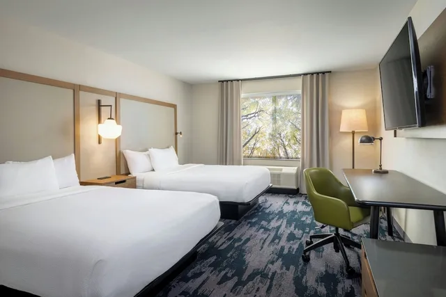 غرفة بسريرين كوين مع أريكة، Fairfield Inn & Suites by Marriott Louisville Shepherdsville 1/3