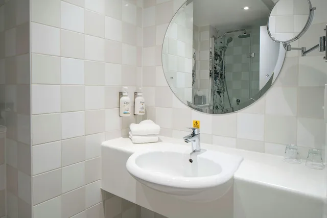 غرفة قياسية بسرير كينج، HOLIDAY INN BRISTOL FILTON 10/10