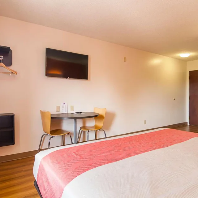 Standard, King Bed, Motel6 Jonesboro, GA 2/4