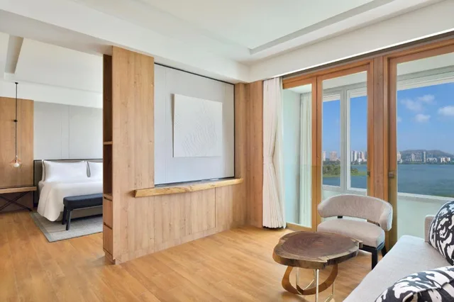 1 Bedroom, Westin, Suite, King Bed, Lake View, Club Lounge Access، The Westin Mumbai Powai Lake (ex Renaissance Mumbai) 2/3