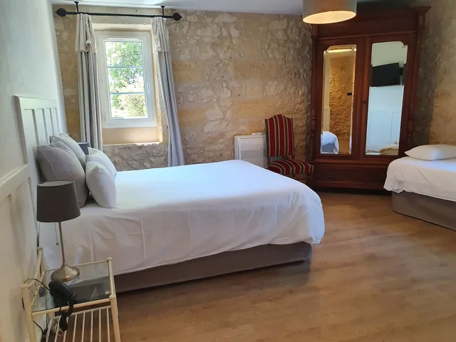 غرفة ثلاثية بسرير كوين وسرير فردي، CHATEAU FLEUR DE ROQUES 3/5