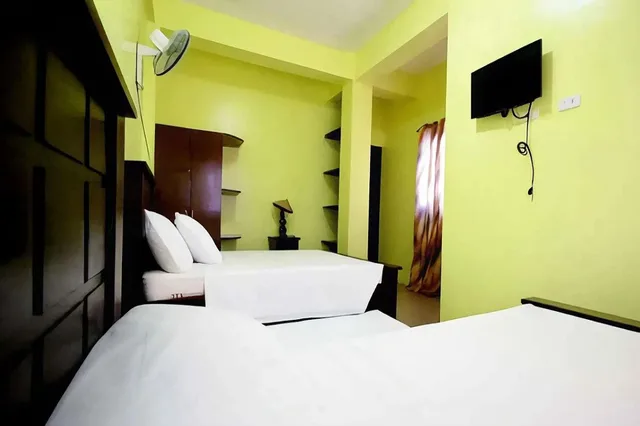 Family, 1 Double and 4 Single Beds، Luis Bay Travellers Lodge Coron 1/1