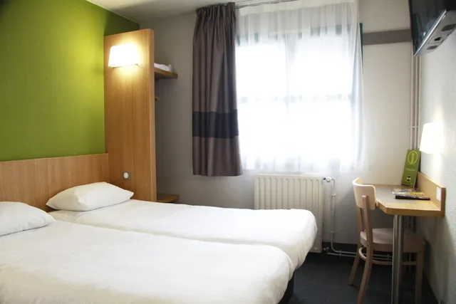 غرفة بسريرين منفصلين، B&B Hotel Vierzon 1/2