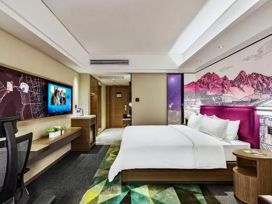 Cozy, Queen Bed, Hampton by Hilton Lijiang Old Town 1/1