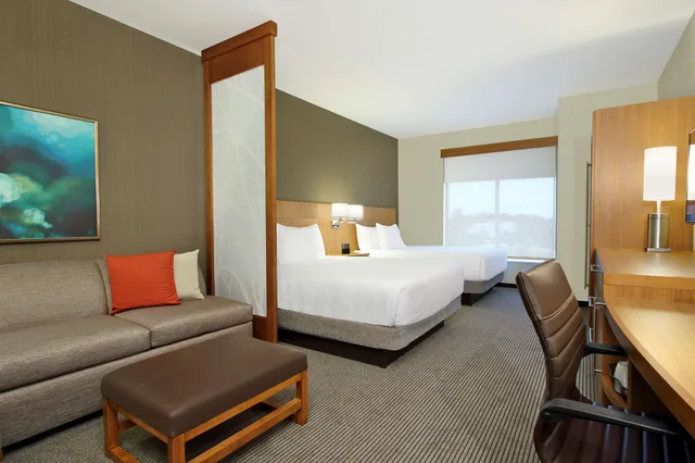 غرفة بسريرين كوين مع أريكة بحوض استحمام لذوي الإعاقة، HYATT PLACE HOUSTON NW VINTAGE PARK 2/4