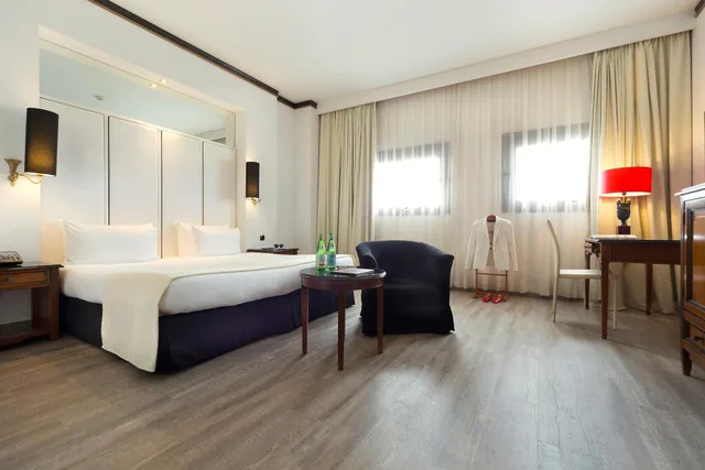 غرفة بريميوم بسرير مزدوج، Melia Milano Hotel 3/9