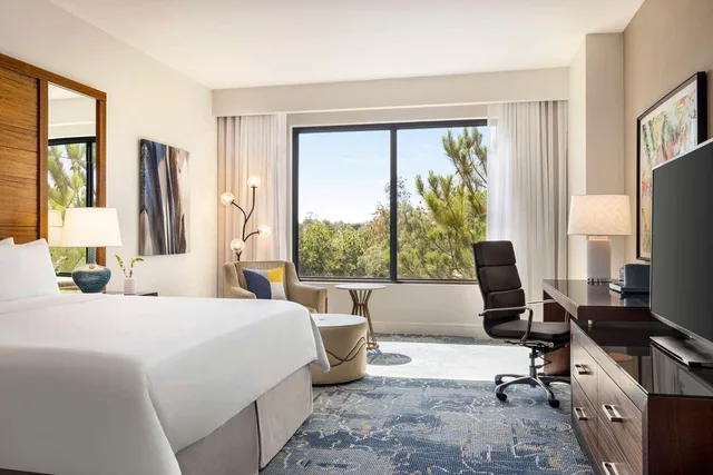 غرفة بسرير كينج، The Woodlands Resort, Curio Collection by Hilton 1/1