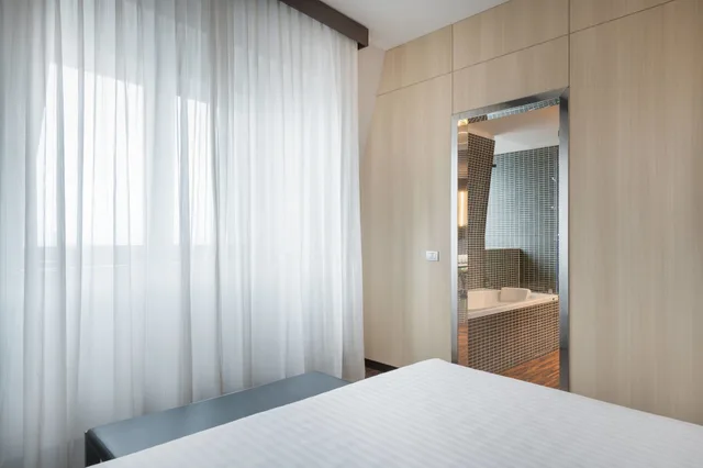 غرفة بسرير كينج بإطلالة على المدينة، Ac Hotel Milano By Marriott 6/8