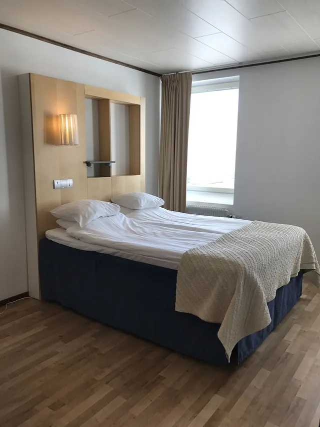 Room, Double Bed, with Extra Bed, Working Area، Strand City Hotell 2/6