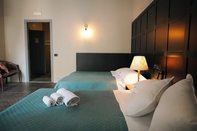 غرفة جونيور رباعية بأربعة أسرّة بإطلالة على المدينة، Santuzza Hotel Catania 3/4