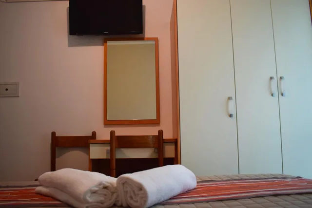 غرفة ثلاثية، Hotel Arno 2/5